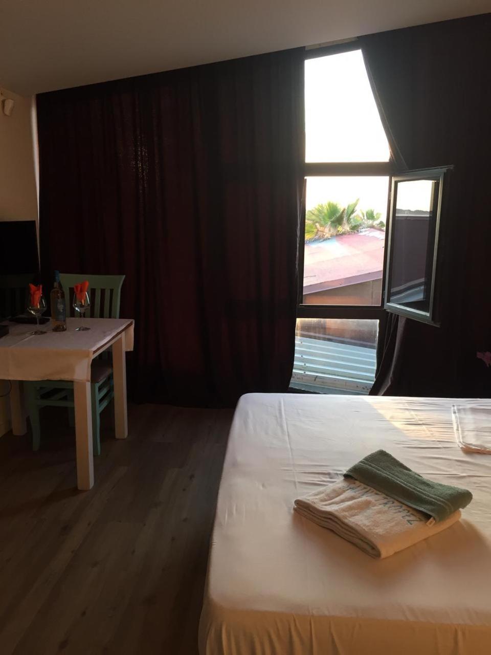 Saint Tropez Durres Hotel Bisht Kamez Buitenkant foto