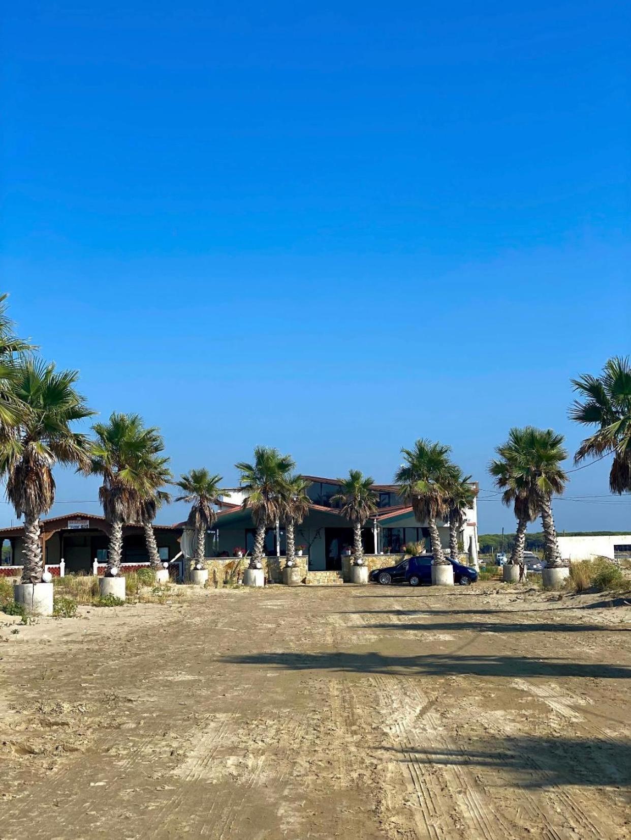 Saint Tropez Durres Hotel Bisht Kamez Buitenkant foto