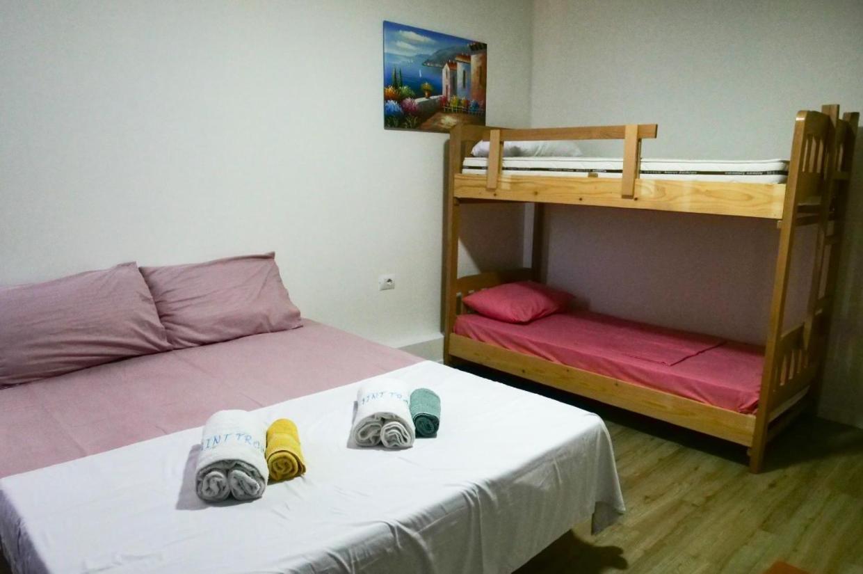 Saint Tropez Durres Hotel Bisht Kamez Buitenkant foto