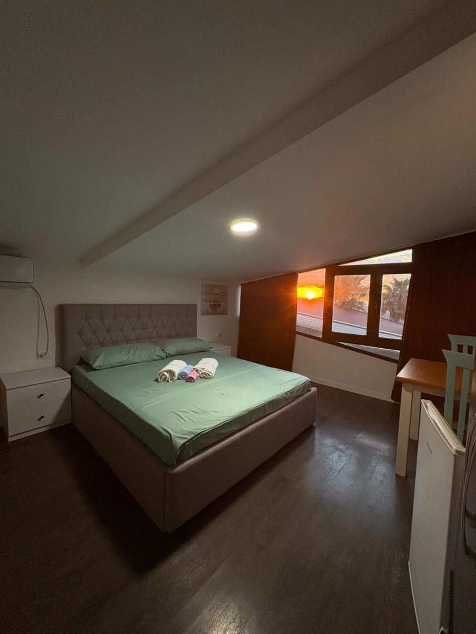 Saint Tropez Durres Hotel Bisht Kamez Buitenkant foto